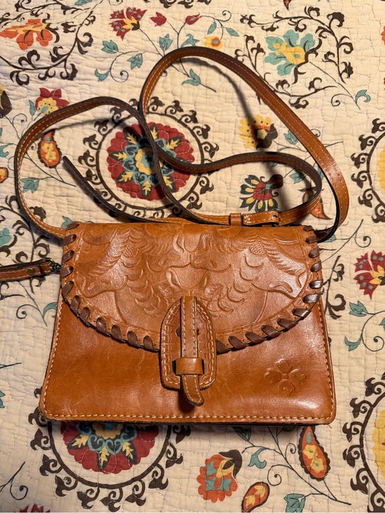 Patricia Nash Handbags - Patricia Nash Cognac Tooled Leather Crossbody
Dimensions: 7.5"W x 5.5"H x 2"D